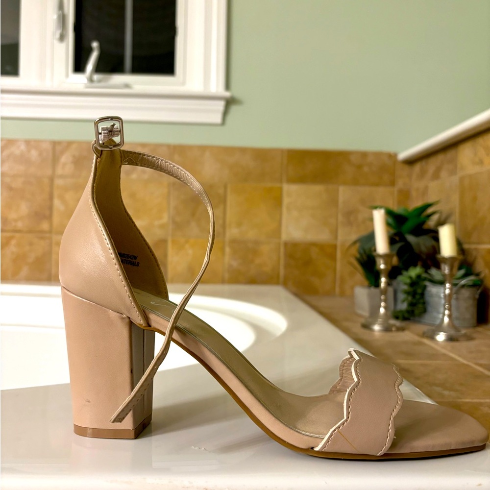 Never worn, new condition! Nude 3” heels.